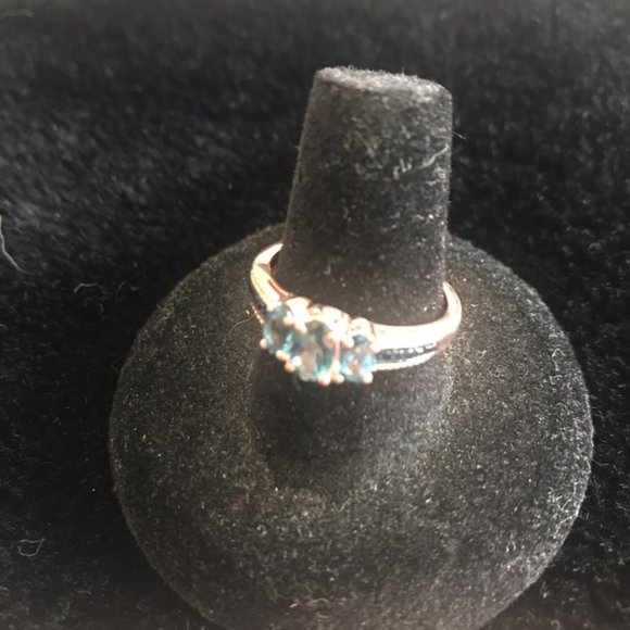 Ring 0762 - Picture 2 of 4